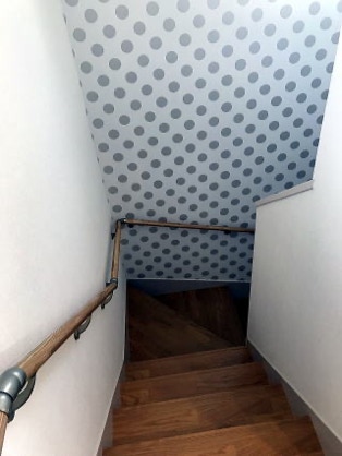 渡邉建設ヤマワの住まい施工例。階段室